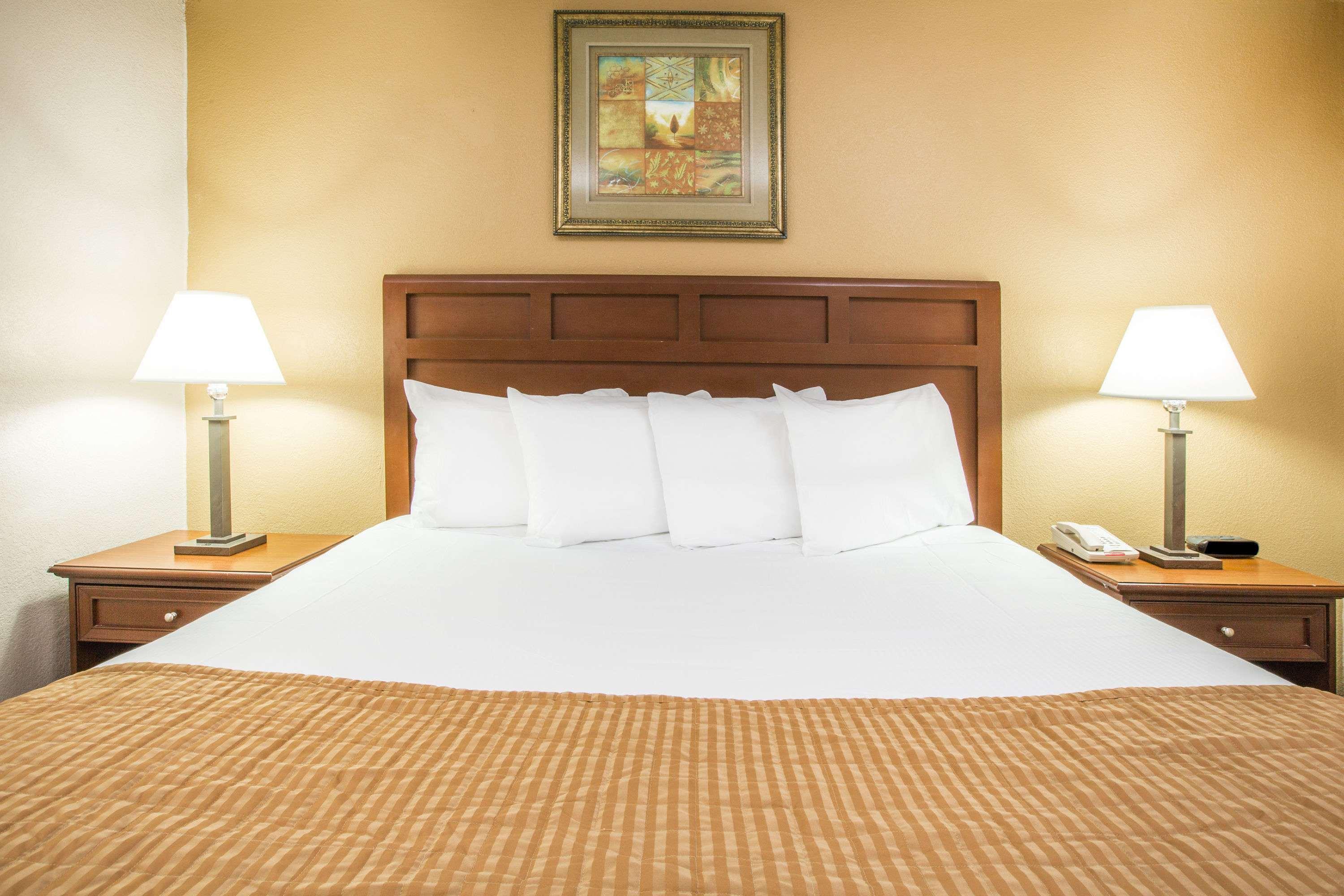 Baymont By Wyndham Mobile/ I-65 Hotel Eksteriør billede